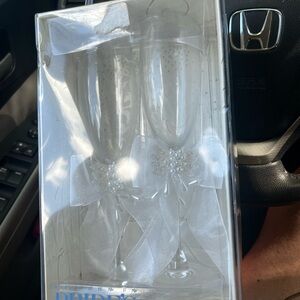 Elegant White Champagne Flutes with Bow